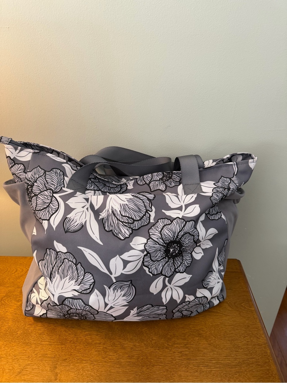 Vera Bradley Large Floral Performance Twill Tote Bag Gray Black White Travel Gym - Picture 3 of 11